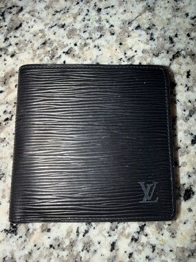 🖤Authentic Louis Vuitton Epi Leather Marco Bifold Wallet🖤